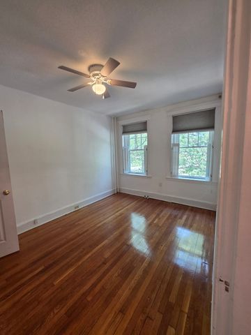 122 Riverway 10, Boston, MA 02215