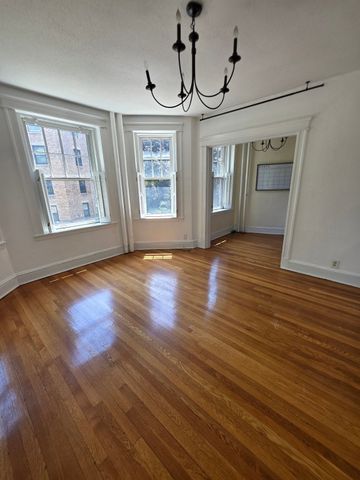 122 Riverway 10, Boston, MA 02215