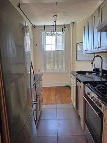 122 Riverway 10, Boston, MA 02215