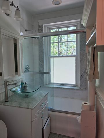 122 Riverway 10, Boston, MA 02215
