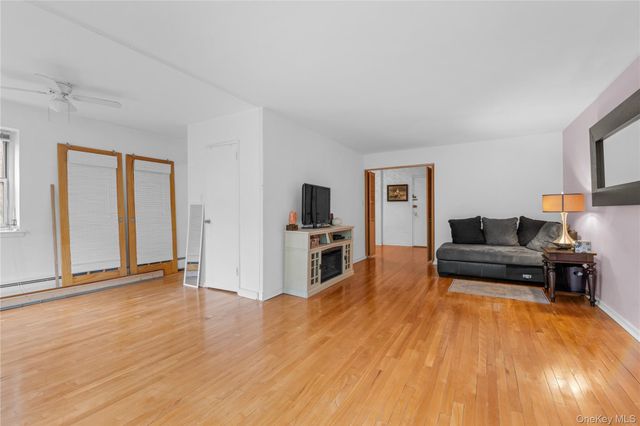 99-10 60Ave 3B, Corona, NY 11368