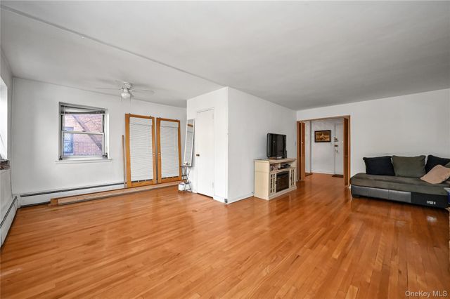99-10 60Ave 3B, Corona, NY 11368