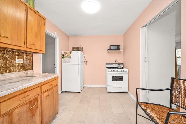 99-10 60Ave 3B, Corona, NY 11368
