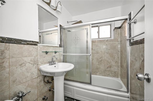 99-10 60Ave 3B, Corona, NY 11368