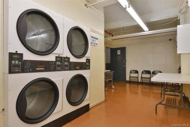 99-10 60Ave 3B, Corona, NY 11368