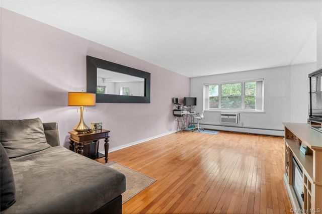 99-10 60Ave 3B, Corona, NY 11368
