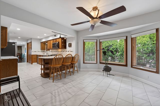 221 E Grantley Avenue, Elmhurst, IL 60126