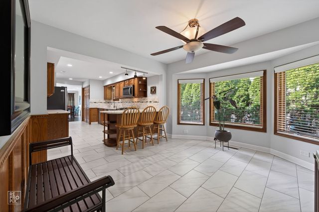 221 E Grantley Avenue, Elmhurst, IL 60126