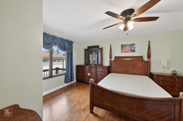 221 E Grantley Avenue, Elmhurst, IL 60126