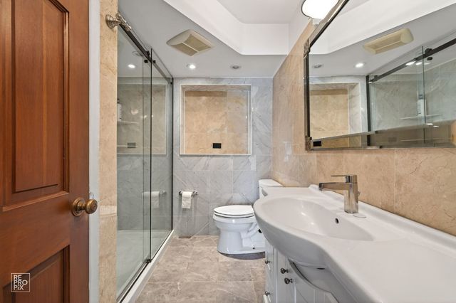 221 E Grantley Avenue, Elmhurst, IL 60126