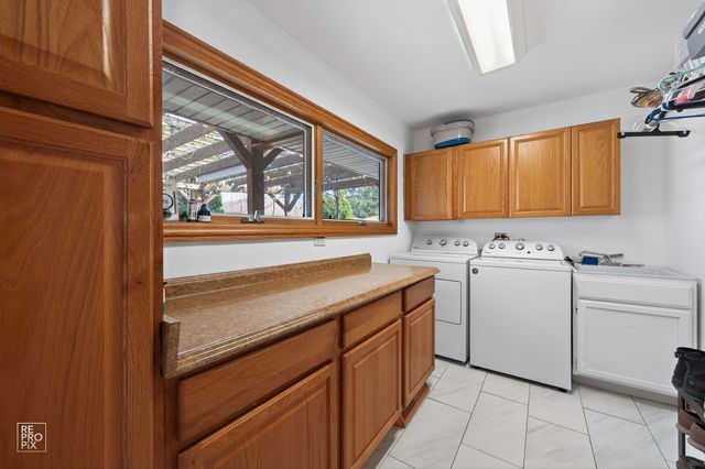 221 E Grantley Avenue, Elmhurst, IL 60126