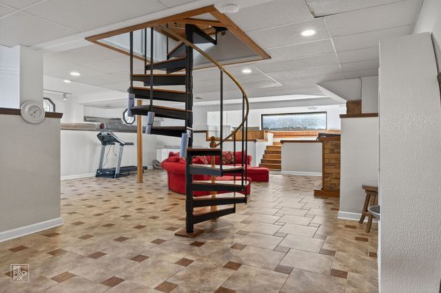 221 E Grantley Avenue, Elmhurst, IL 60126