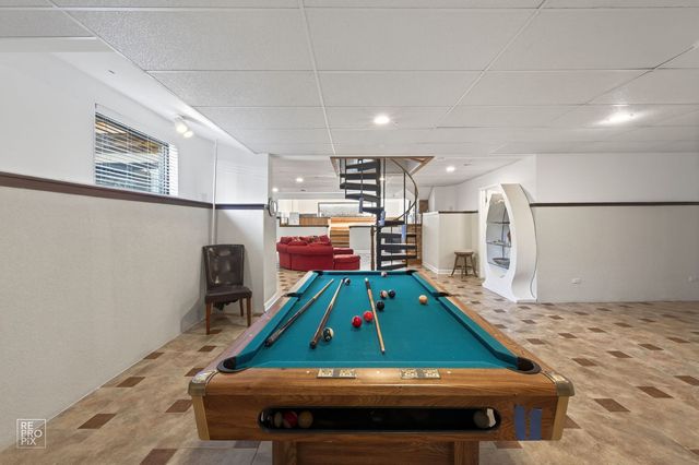 221 E Grantley Avenue, Elmhurst, IL 60126