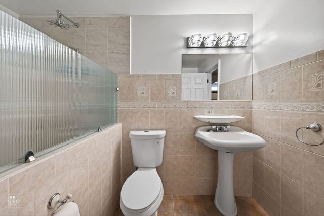 221 E Grantley Avenue, Elmhurst, IL 60126