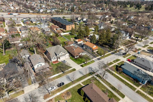 221 E Grantley Avenue, Elmhurst, IL 60126