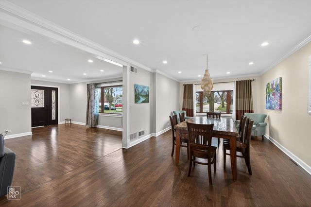 221 E Grantley Avenue, Elmhurst, IL 60126