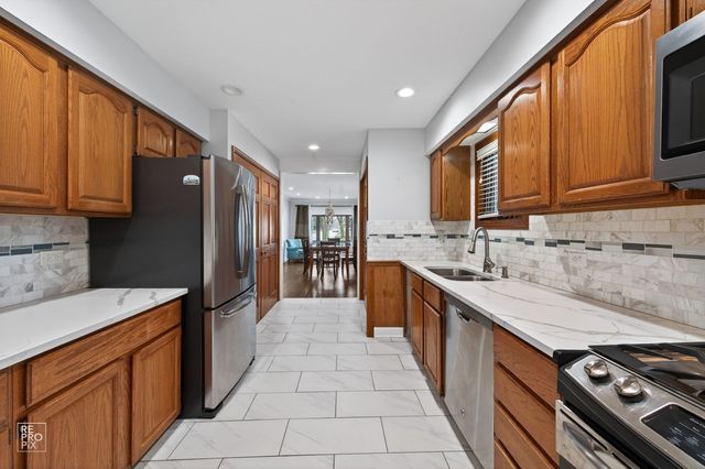 221 E Grantley Avenue, Elmhurst, IL 60126