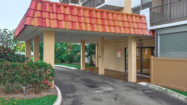 4174 Inverrary Drive 103, Lauderhill, FL 33319