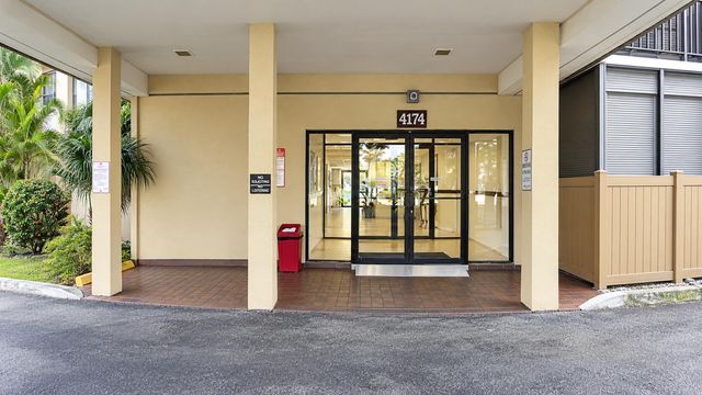 4174 Inverrary Drive 103, Lauderhill, FL 33319