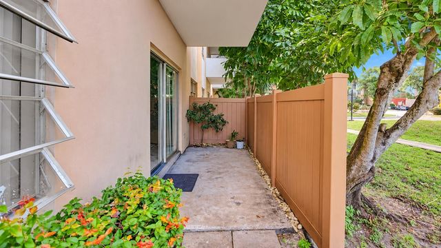 4174 Inverrary Drive 103, Lauderhill, FL 33319