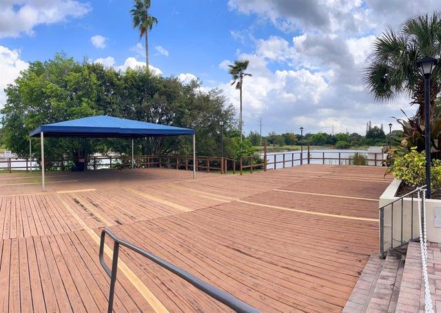 4174 Inverrary Drive 103, Lauderhill, FL 33319