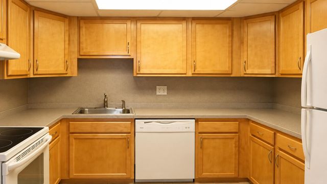 4174 Inverrary Drive 103, Lauderhill, FL 33319