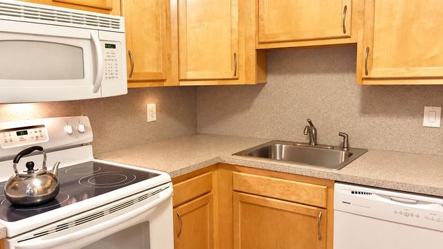 4174 Inverrary Drive 103, Lauderhill, FL 33319