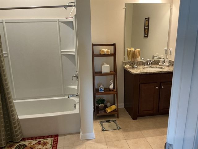 2 Francis Dr. 401, Andover, MA 01810