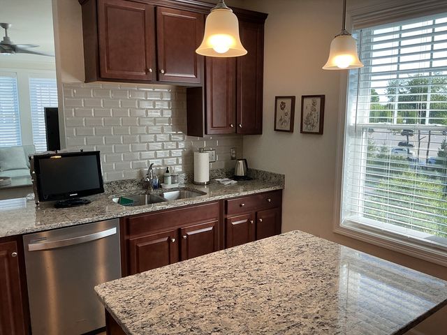 2 Francis Dr. 401, Andover, MA 01810