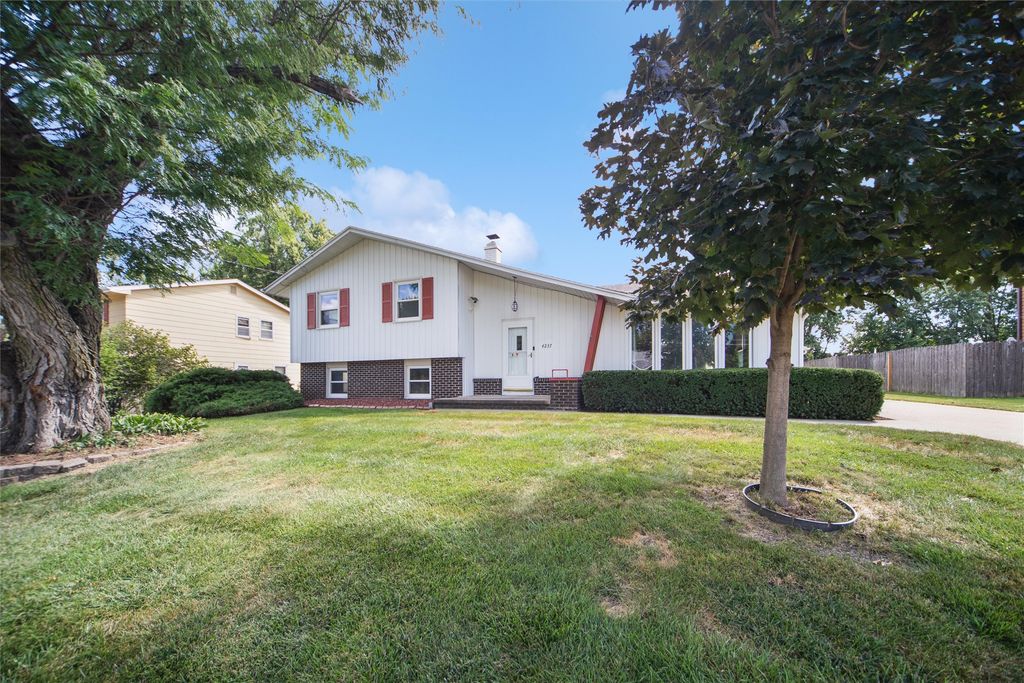 4237 62nd Street, Urbandale, IA 50322