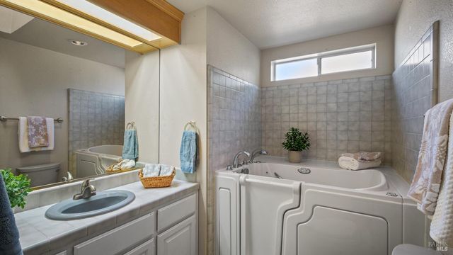 9800 El Dorado Way, Kelseyville, CA 95451