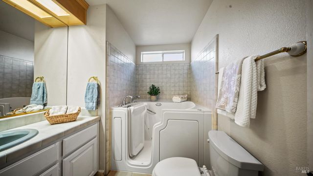 9800 El Dorado Way, Kelseyville, CA 95451