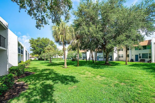 2905 SW 22nd Avenue 202, Delray Beach, FL 33445