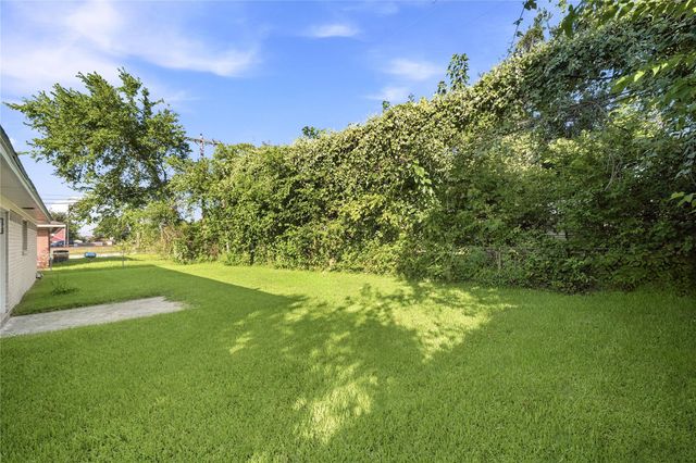 211 Estelle Circle, Texas City, TX 77591