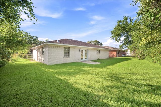 211 Estelle Circle, Texas City, TX 77591