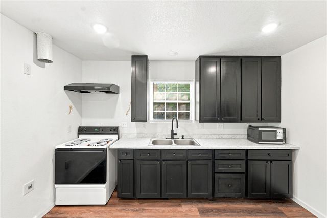 211 Estelle Circle, Texas City, TX 77591