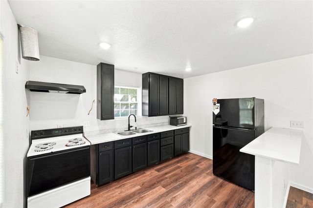 211 Estelle Circle, Texas City, TX 77591