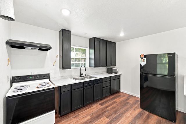 211 Estelle Circle, Texas City, TX 77591