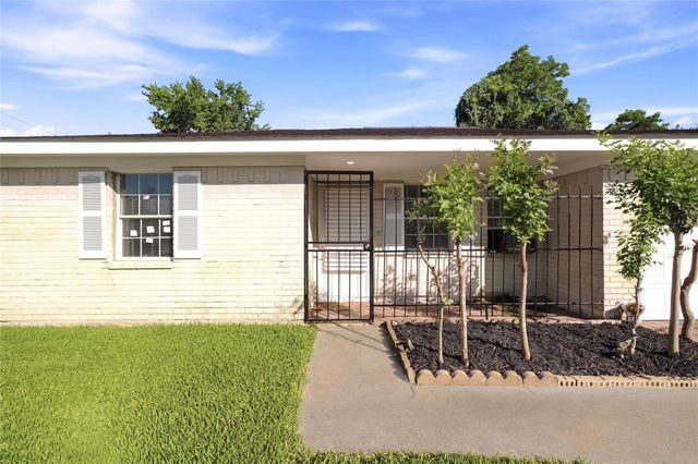 211 Estelle Circle, Texas City, TX 77591