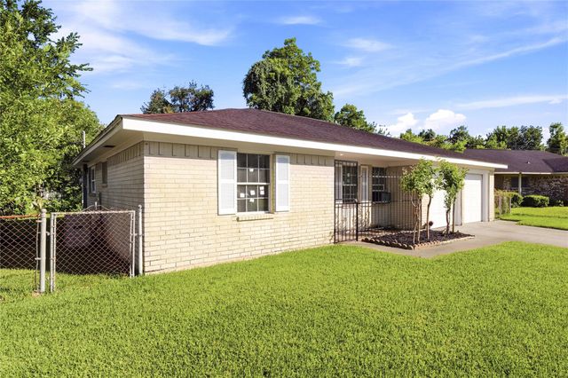 211 Estelle Circle, Texas City, TX 77591