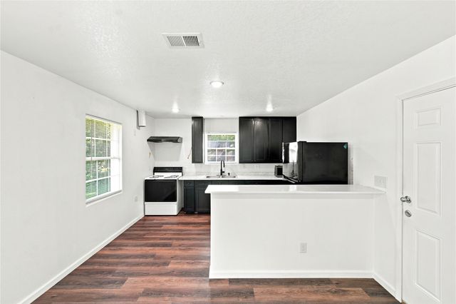 211 Estelle Circle, Texas City, TX 77591