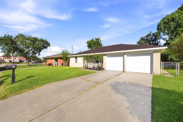 211 Estelle Circle, Texas City, TX 77591