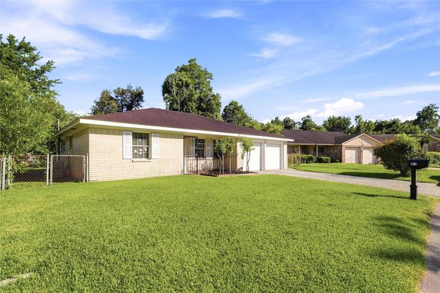 211 Estelle Circle, Texas City, TX 77591