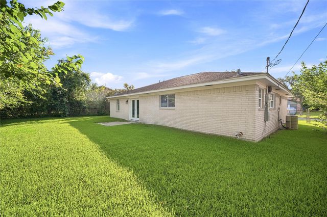 211 Estelle Circle, Texas City, TX 77591