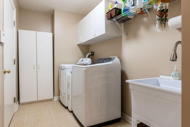 6553 Weston Circle E, Dublin, OH 43016