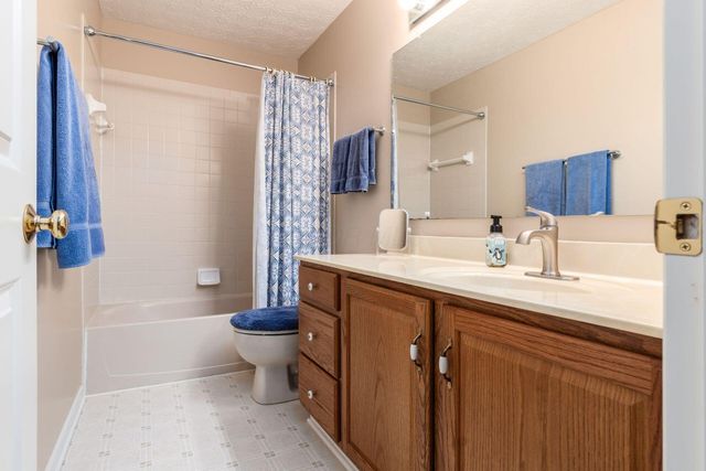 6553 Weston Circle E, Dublin, OH 43016