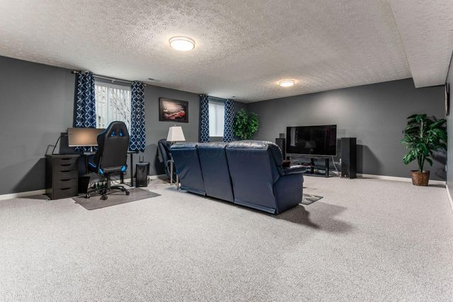 6553 Weston Circle E, Dublin, OH 43016