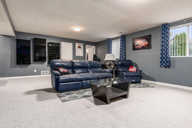 6553 Weston Circle E, Dublin, OH 43016