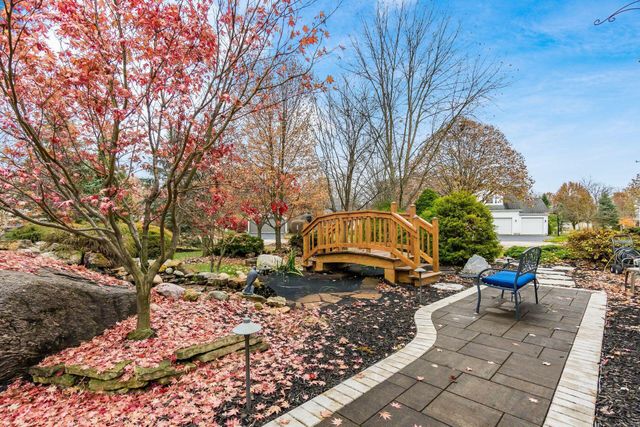 6553 Weston Circle E, Dublin, OH 43016