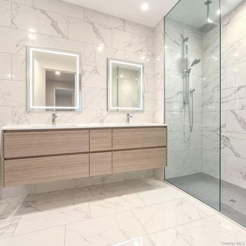 131-01 40th Road PH3D, Flushing, NY 11354